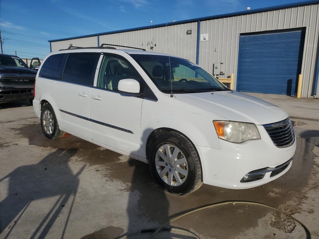 2014 Chrysler Town & Country - Image 4