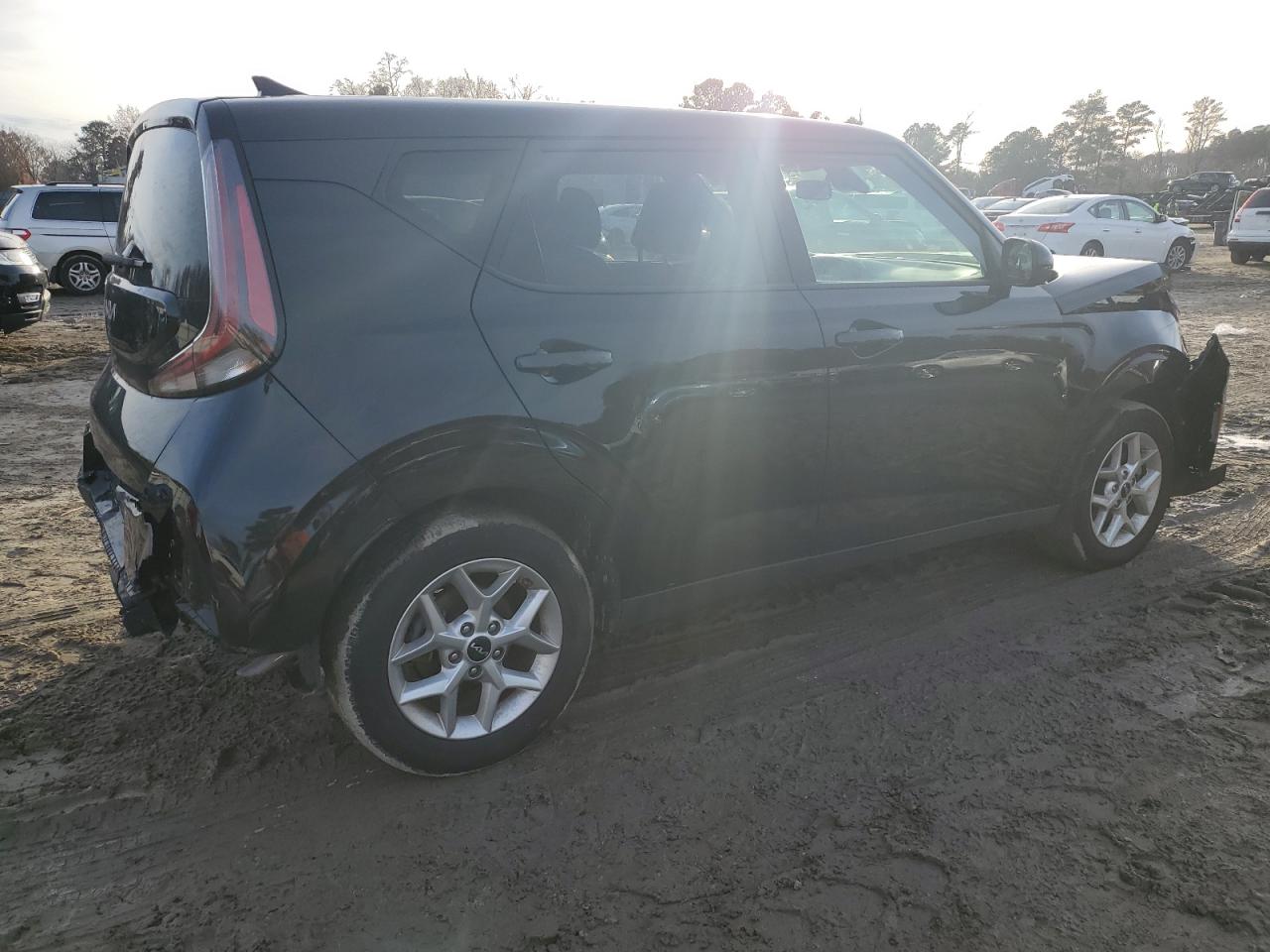 VIN KNDJ23AU3P7877021 2023 KIA SOUL no.3