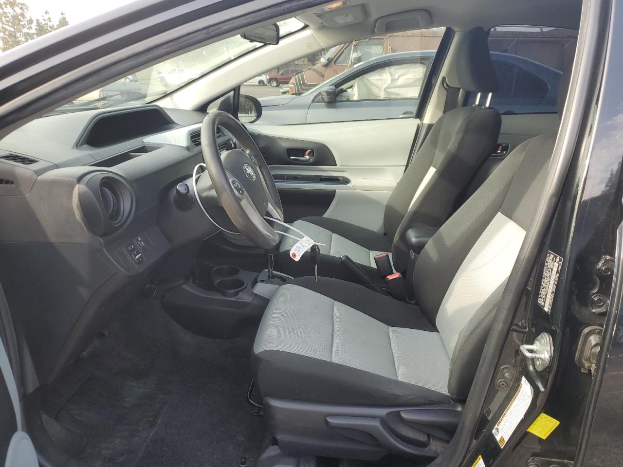 2012 Toyota Prius - Image 7