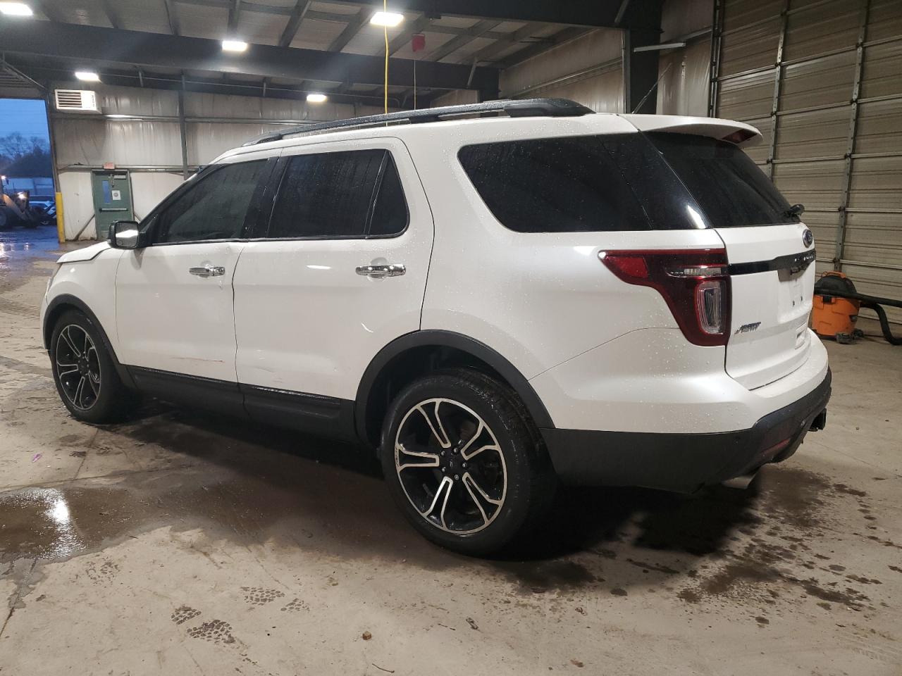 2014 Ford Explorer - Image 2