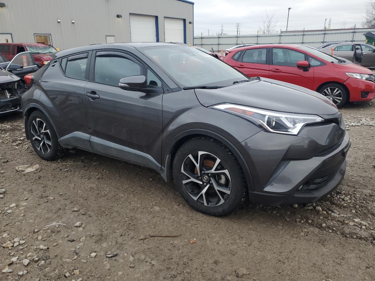 VIN NMTKHMBX5JR028747 2018 TOYOTA C-HR no.4