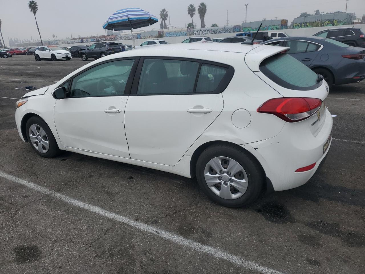 VIN KNAFK5A85J5773795 2018 KIA FORTE no.2