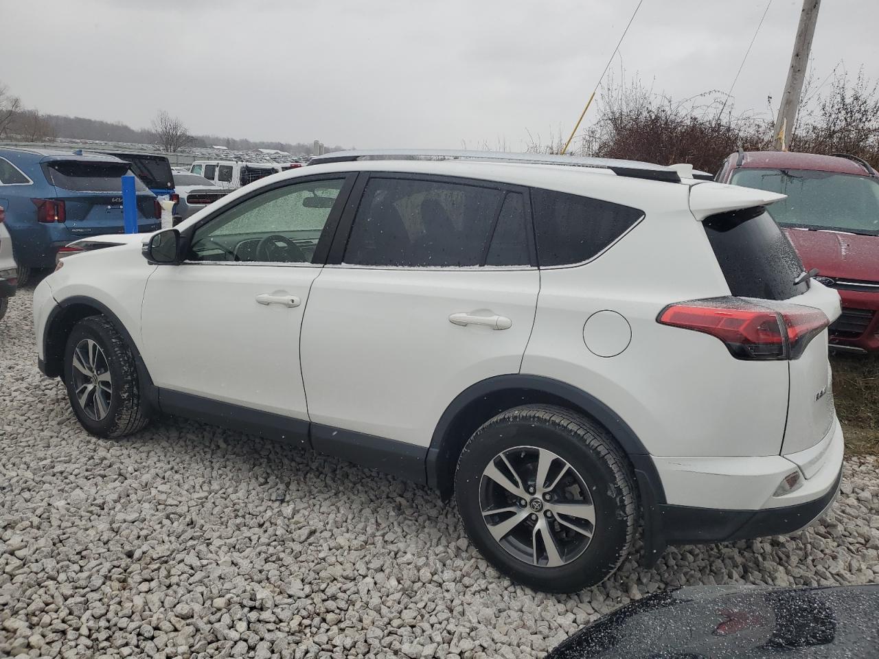 VIN JTMRFREV0GJ095288 2016 TOYOTA RAV4 no.2