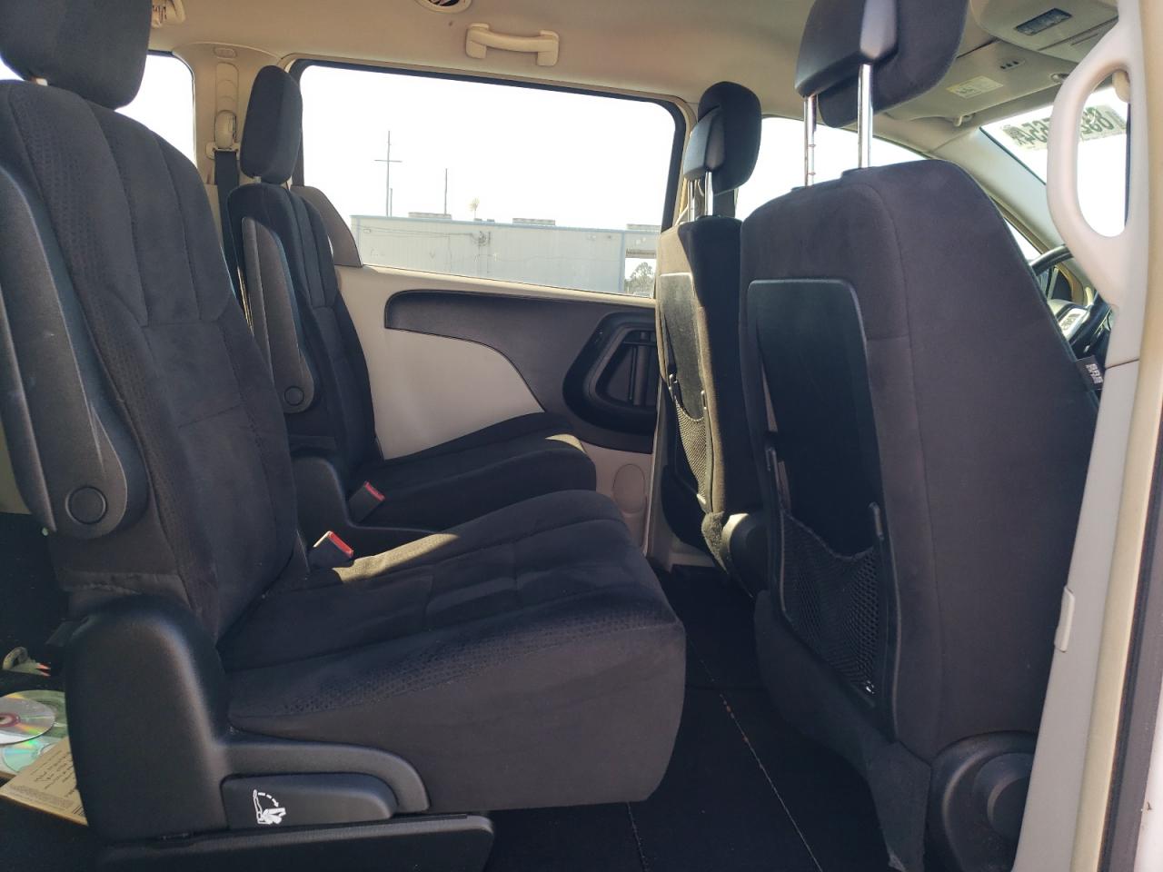 2012 Dodge Caravan - Image 11