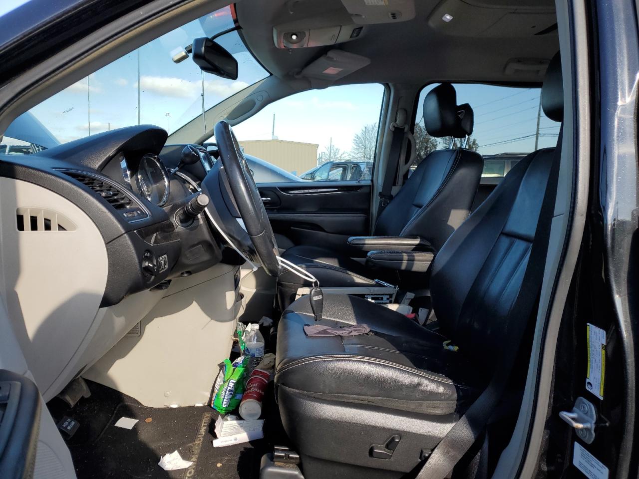 2013 Chrysler Town & Country - Image 7