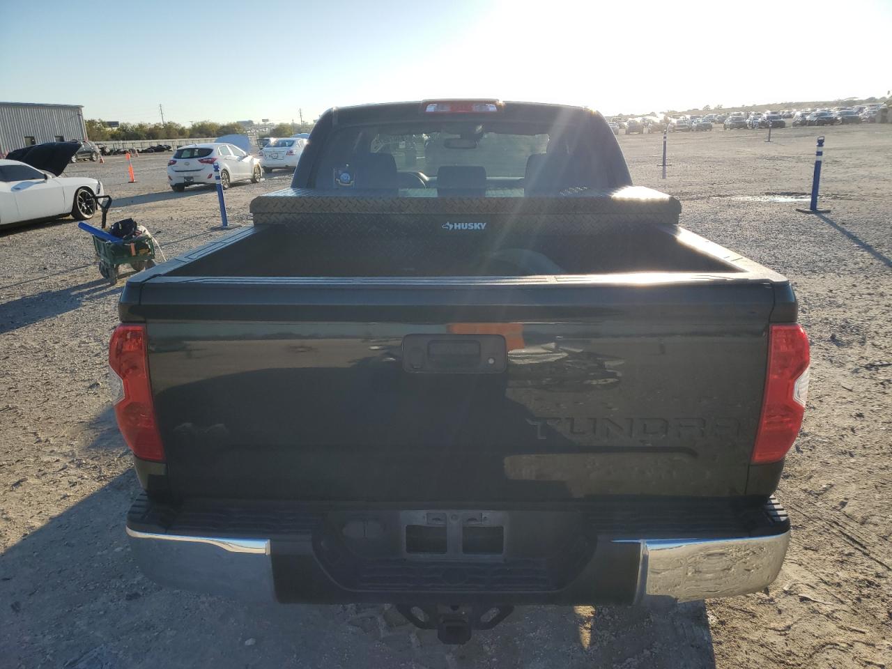 VIN 5TFDW5F15JX724840 2018 TOYOTA TUNDRA no.6