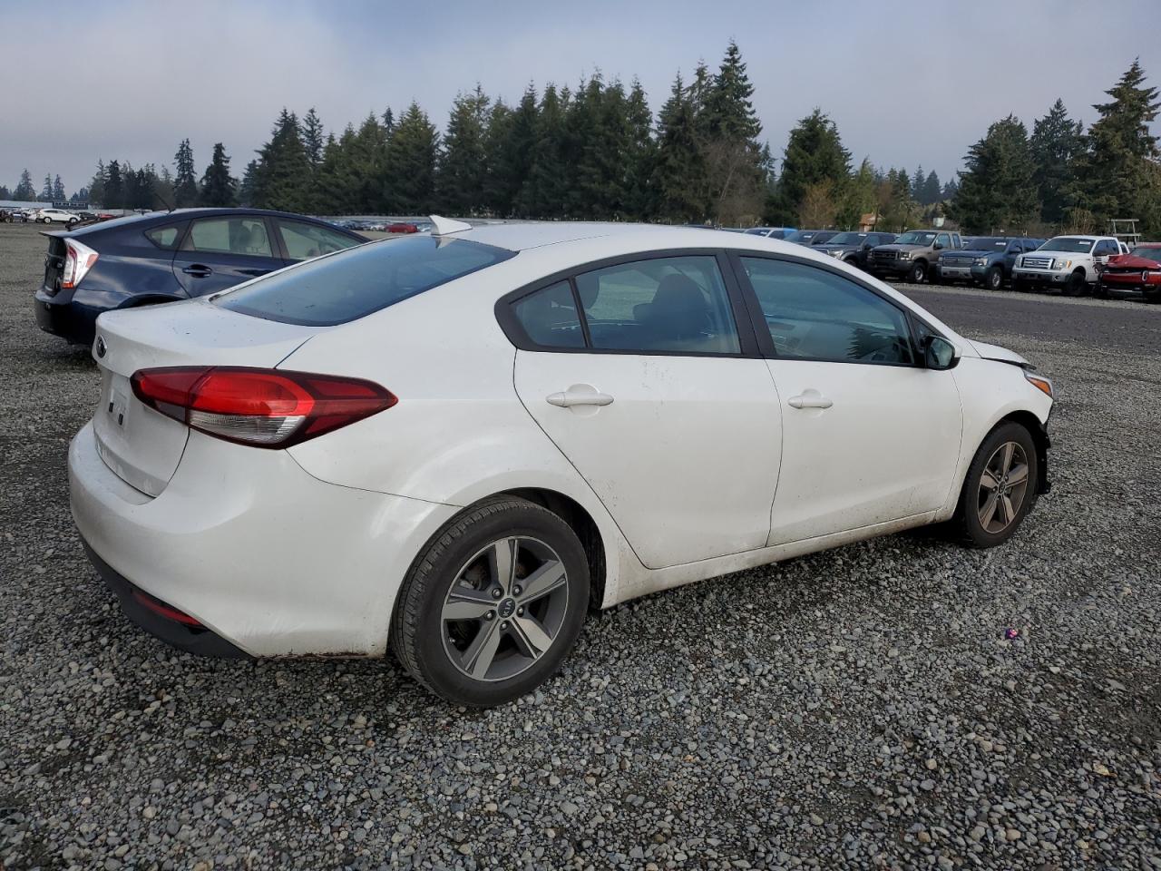 VIN 3KPFL4A71JE253048 2018 KIA FORTE no.3