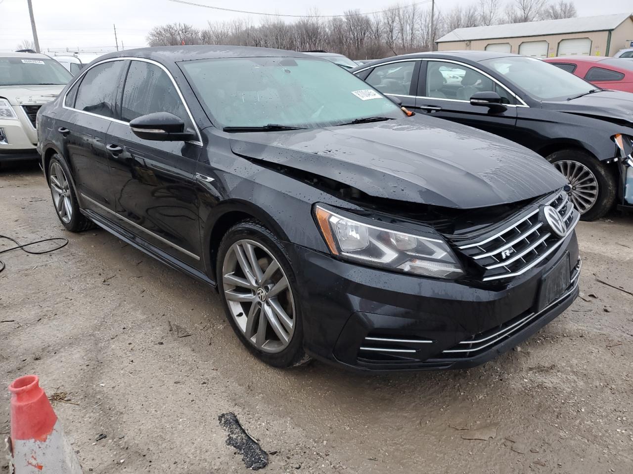 2017 Volkswagen Passat - Image 4