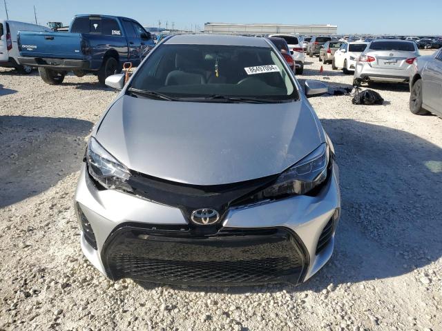 Sedans TOYOTA COROLLA 2015 Srebrny