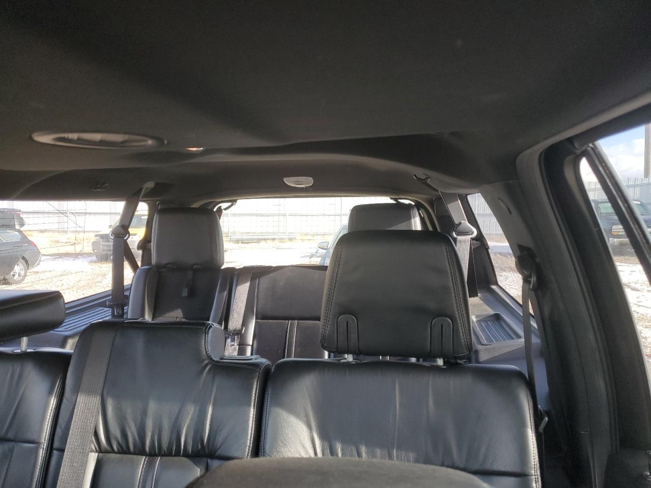2017 Lincoln Navigator - Image 10