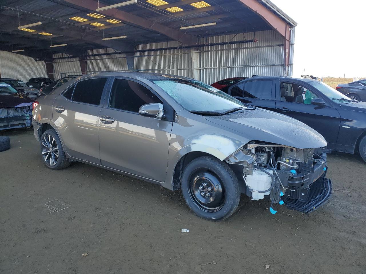 VIN 2T1BURHE4JC011690 2018 TOYOTA COROLLA no.4