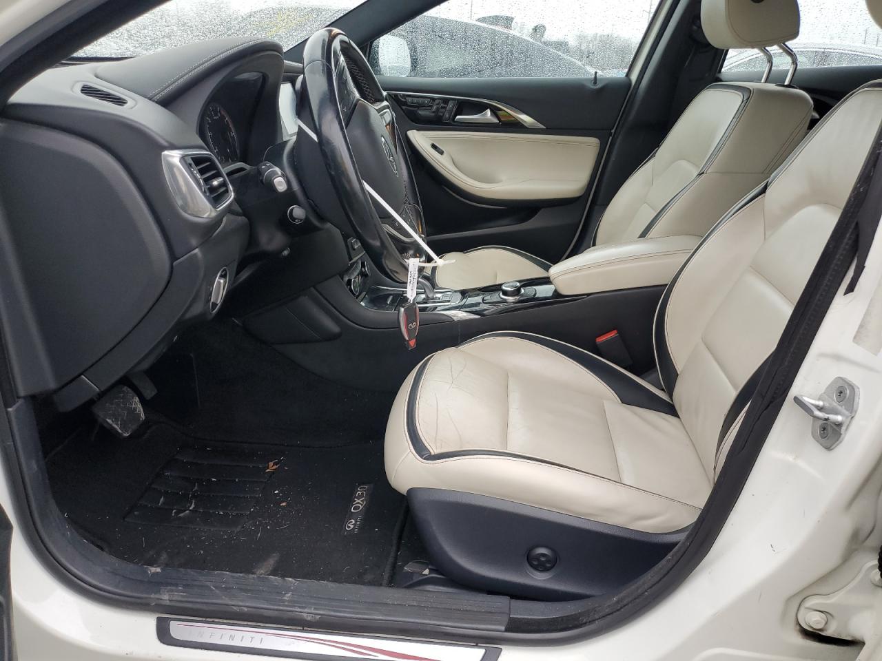 2017 Infiniti QX30 - Image 7