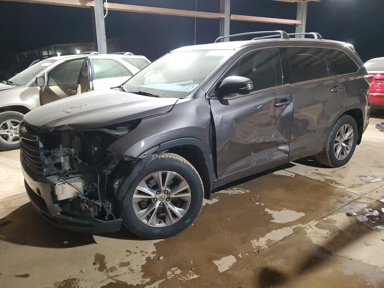 2015 Toyota Highlander - Image 1