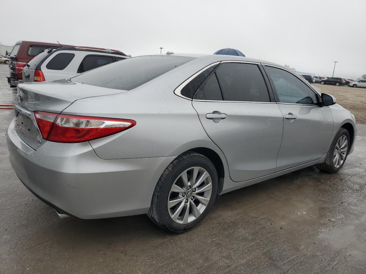 VIN 4T1BF1FK8HU724864 2017 TOYOTA CAMRY no.3