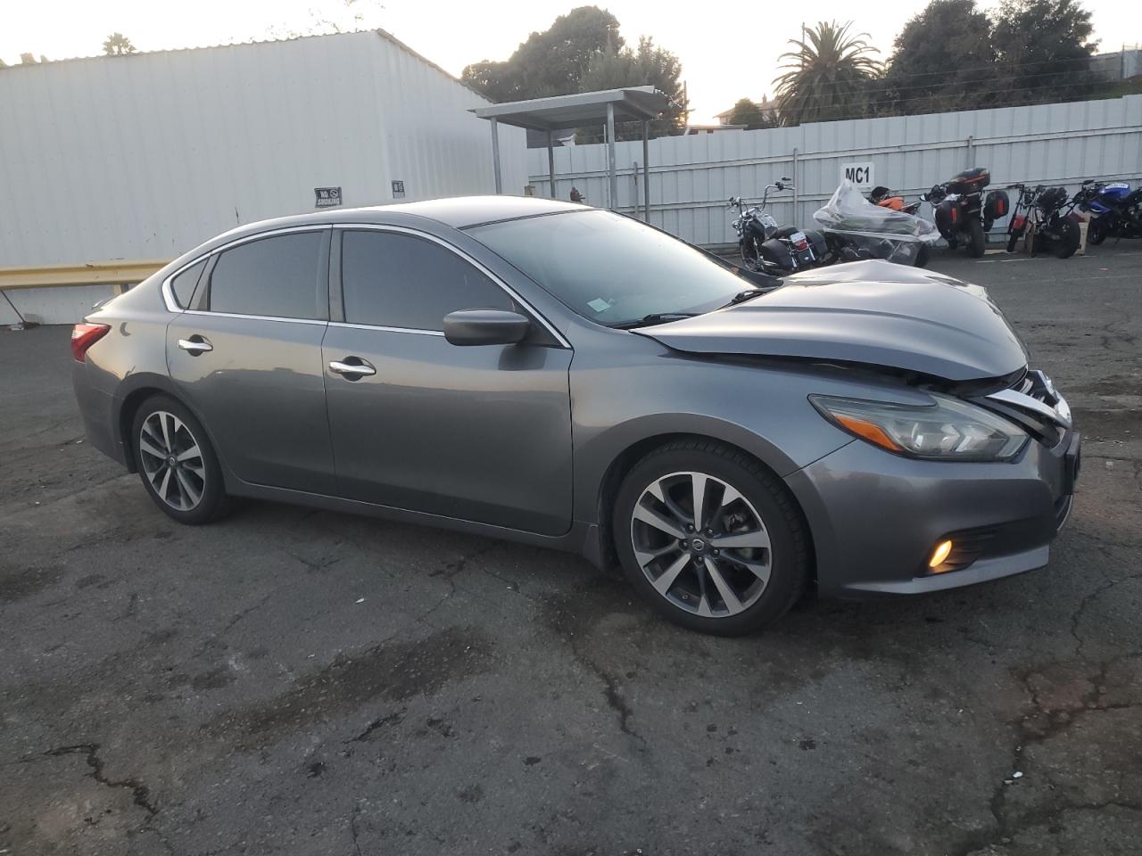 2016 Nissan Altima - Image 4