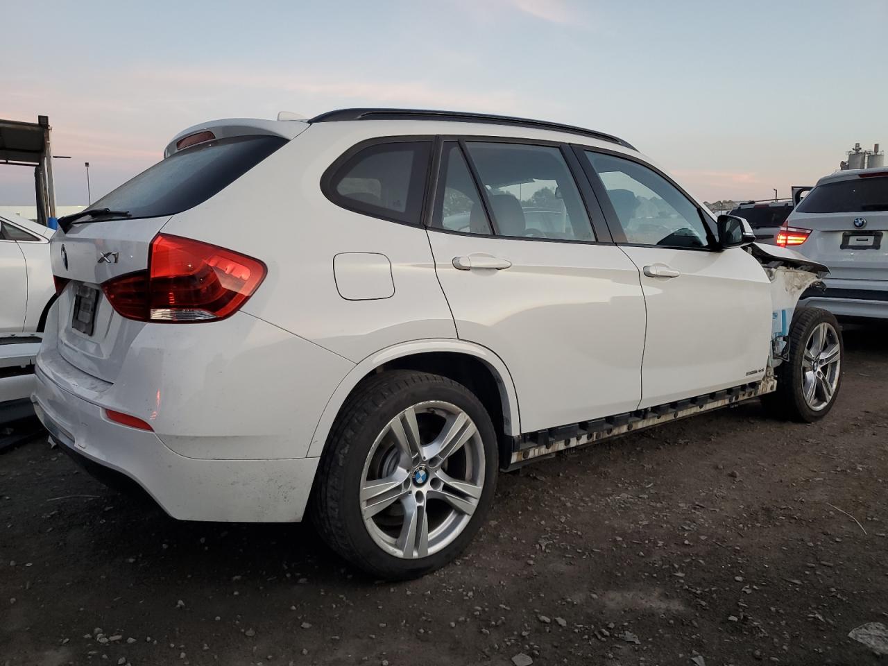 VIN WBAVM1C58FV314690 2015 BMW X1 no.3