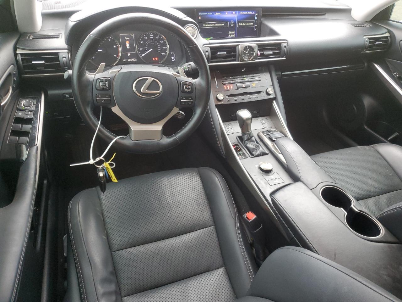 2018 Lexus IS - Image 8