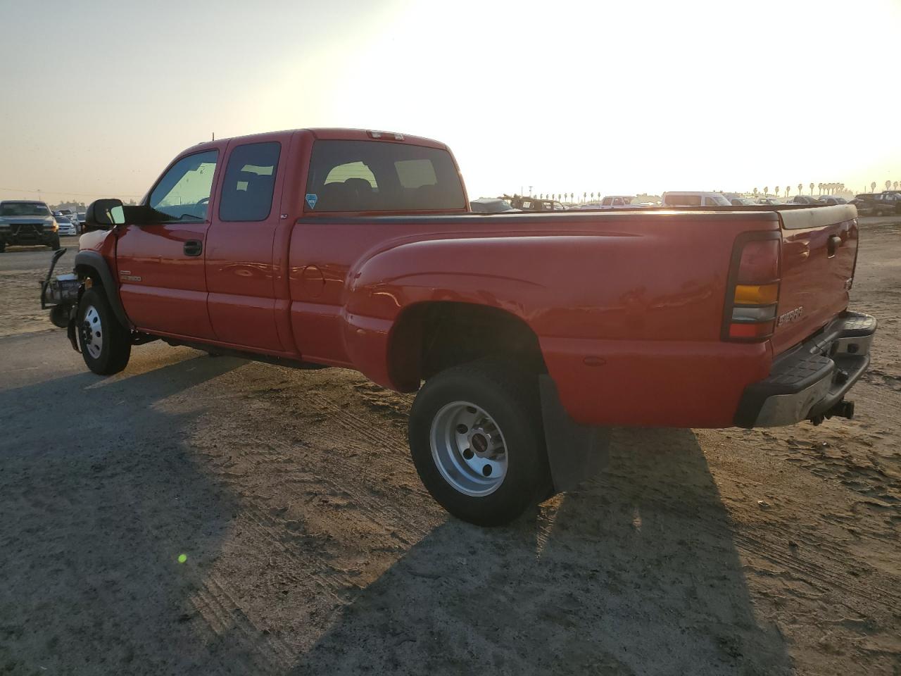 2004 GMC Sierra - Image 2
