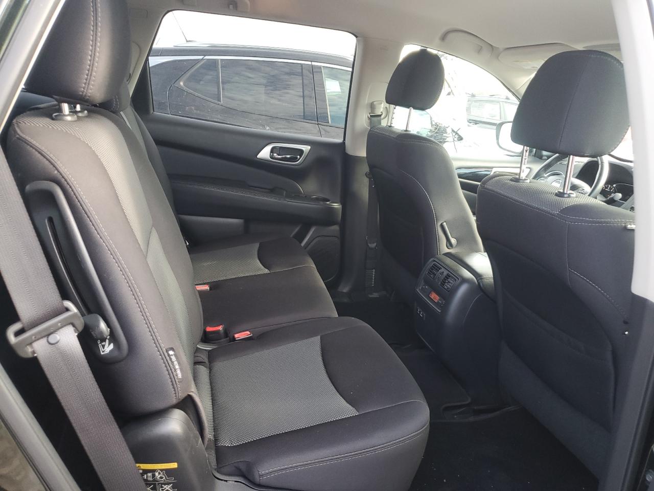 2019 Nissan Pathfinder - Image 11