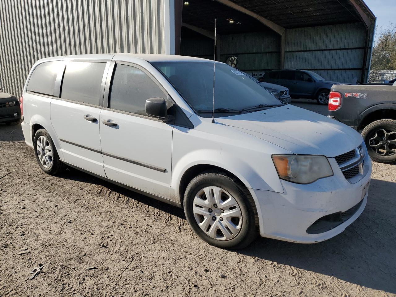 2013 Dodge Caravan - Image 4