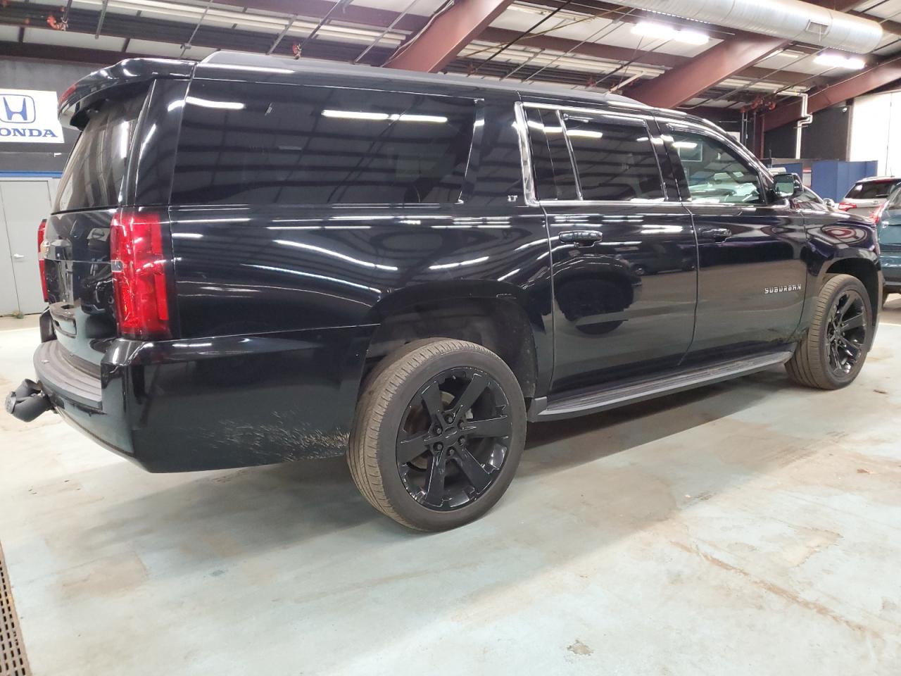 VIN 1GNSKHKC3KR156371 2019 CHEVROLET SUBURBAN no.3