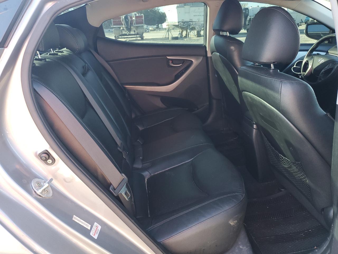 2013 Hyundai Elantra - Image 10