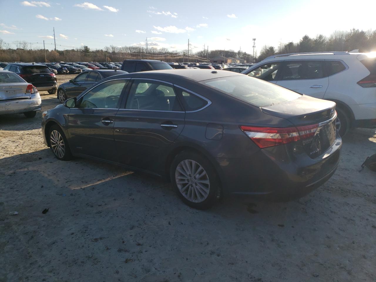 2013 Toyota Avalon - Image 2