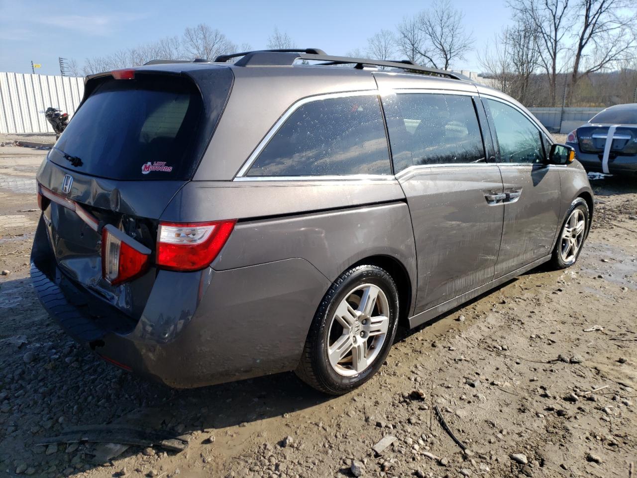 VIN 5FNRL5H98DB042583 2013 HONDA ODYSSEY no.3