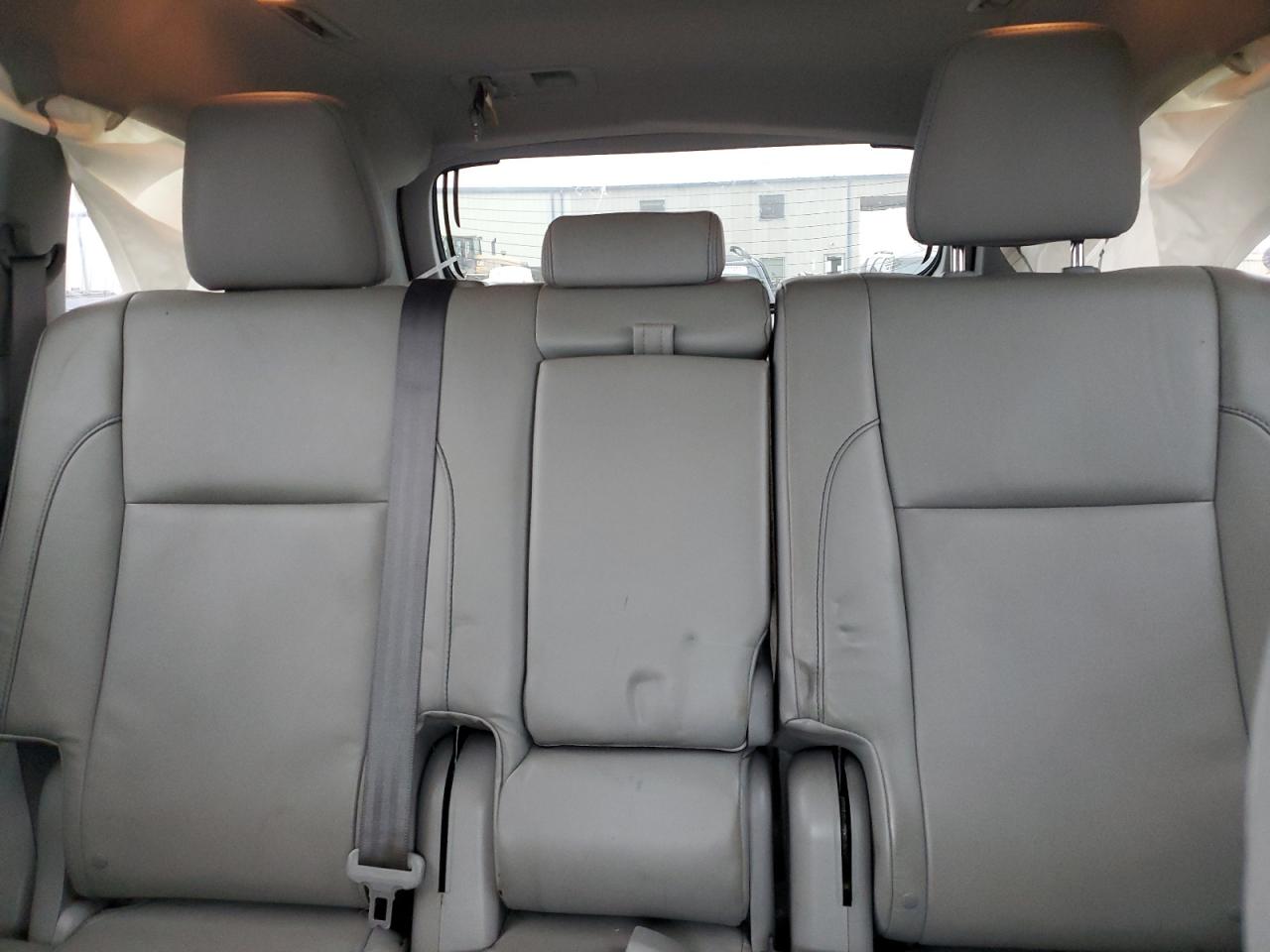 2016 Toyota Highlander - Image 10