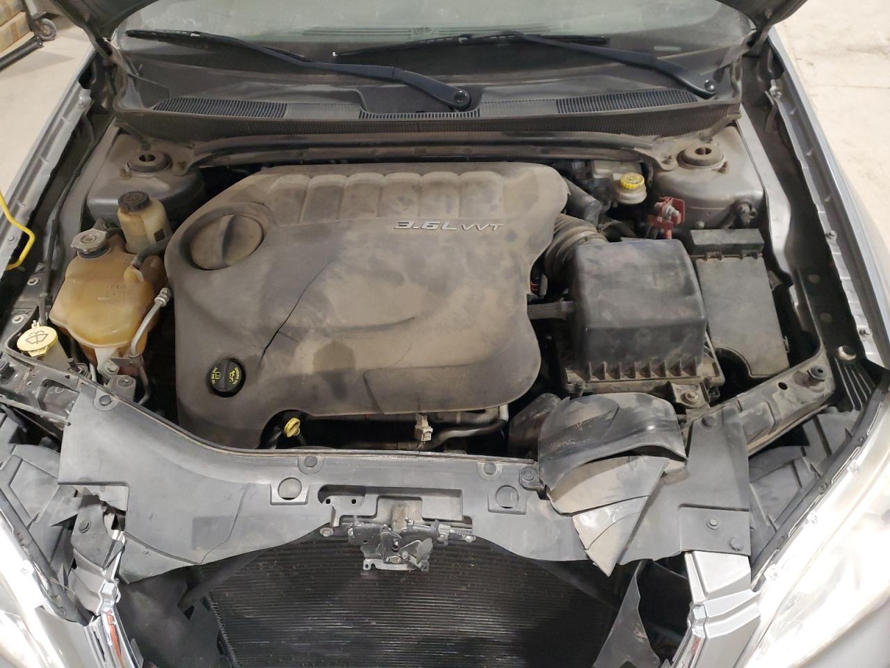 2013 Chrysler 200 - Image 11