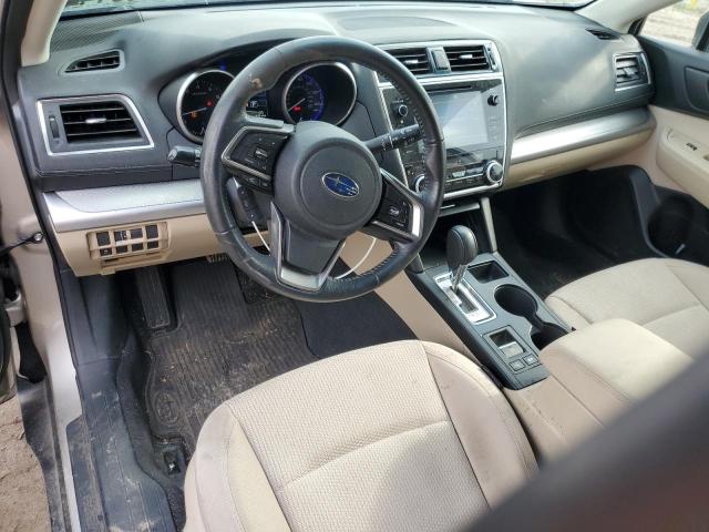  SUBARU OUTBACK 2018 Srebrny