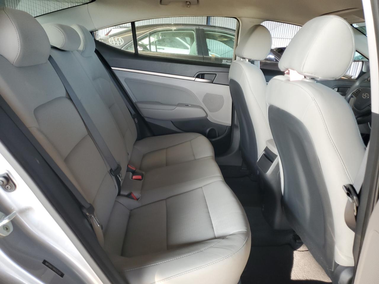 2017 Hyundai Elantra - Image 10