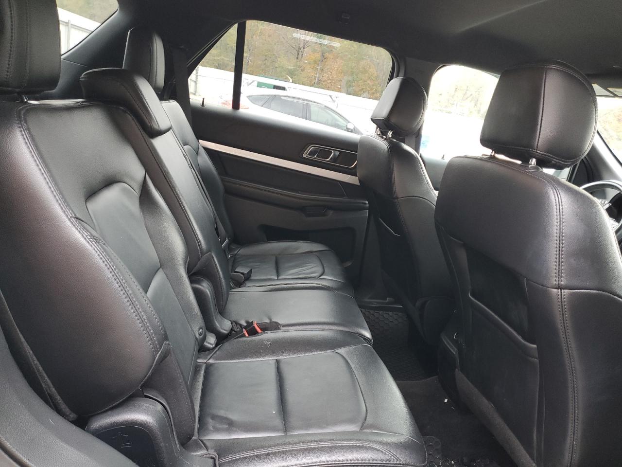 2017 Ford Explorer - Image 10
