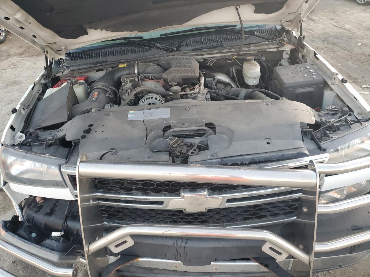 2006 Chevrolet Silverado - Image 11