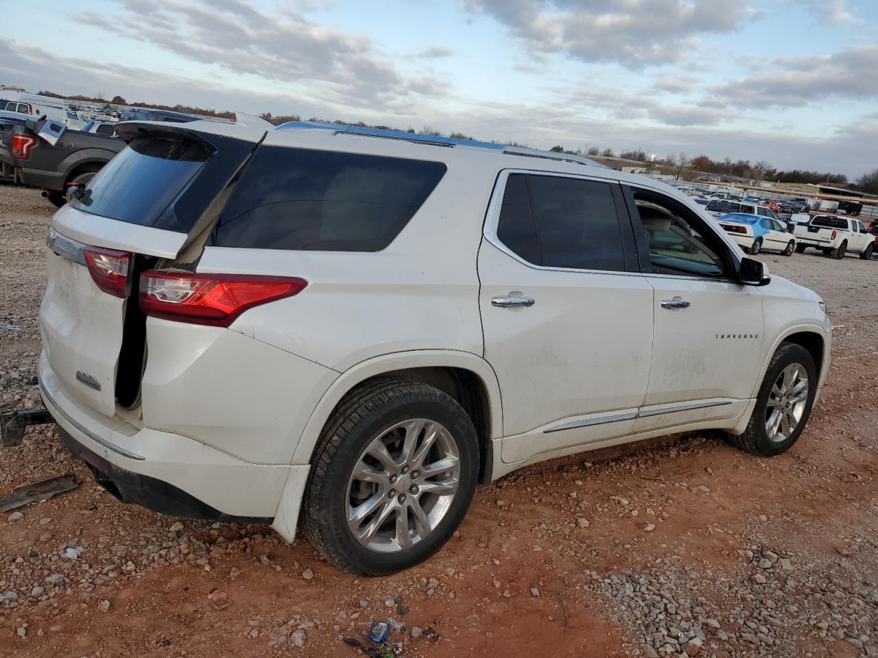 2018 Chevrolet Traverse - Image 3