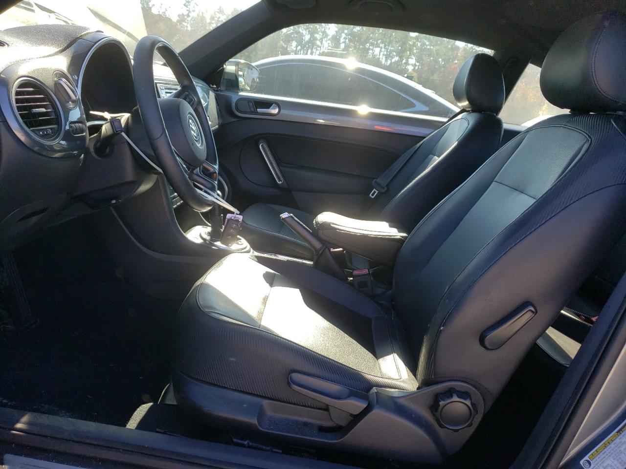 2012 Volkswagen Beetle - Image 7