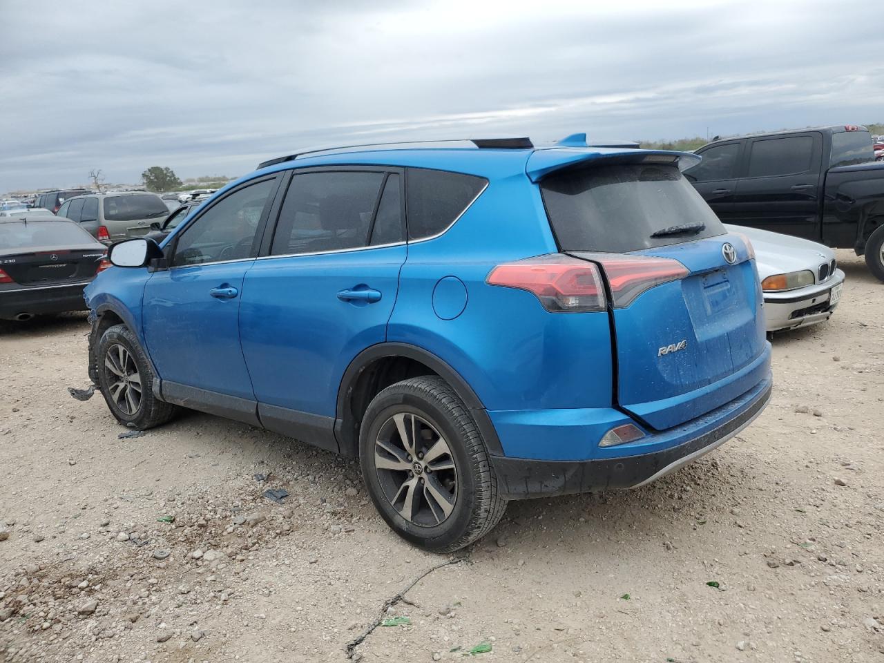 2017 Toyota RAV 4 - Image 2