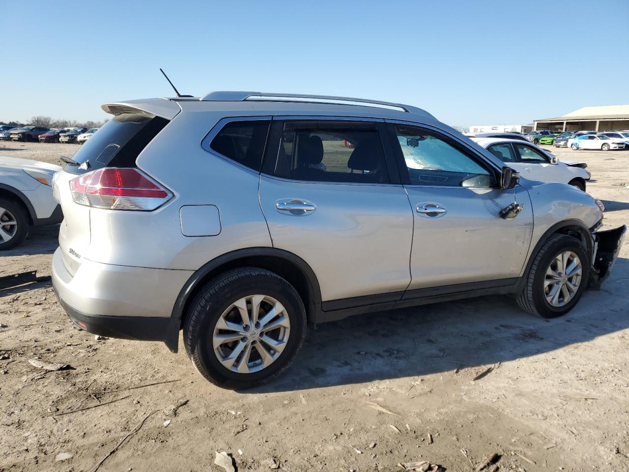 2016 Nissan Rogue - Image 3