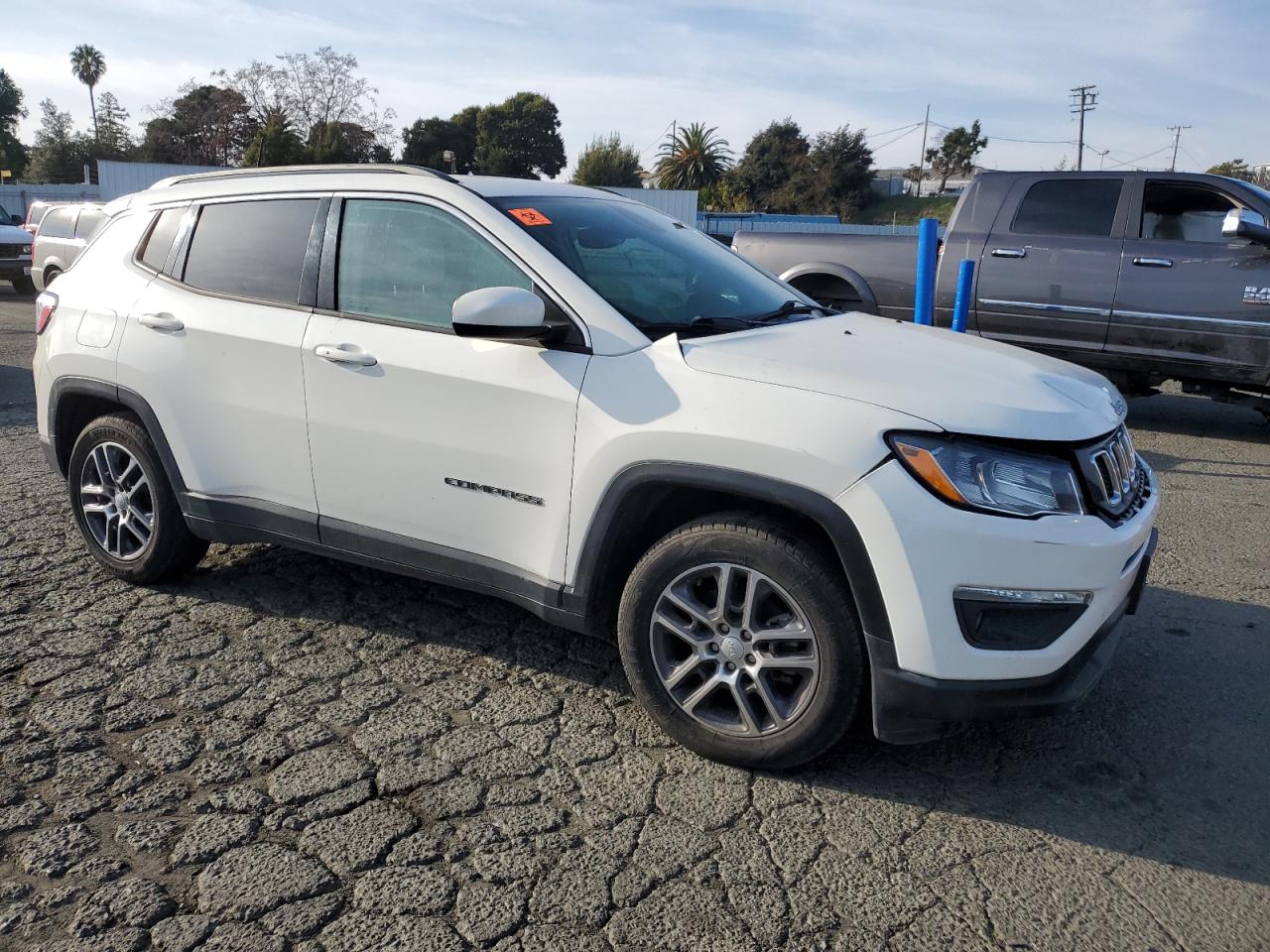 VIN 3C4NJCBB8KT832260 2019 JEEP COMPASS no.4