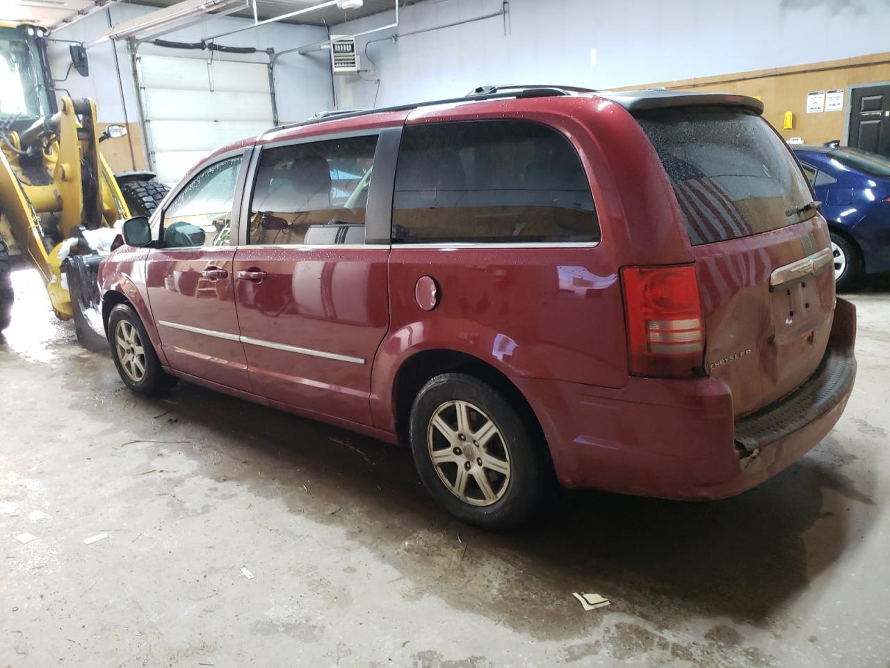 2010 Chrysler Town & Country - Image 2
