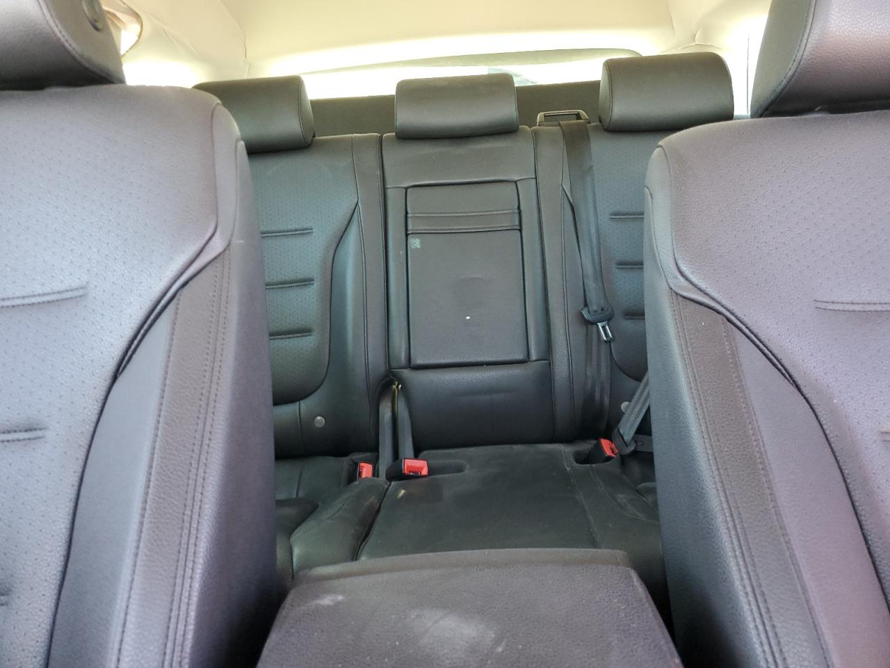 2015 Volkswagen Touareg - Image 10