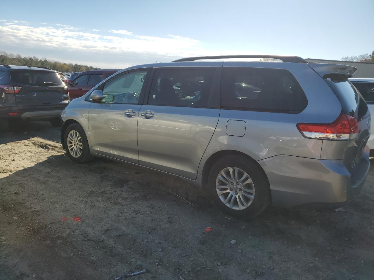 2014 Toyota Sienna - Image 2