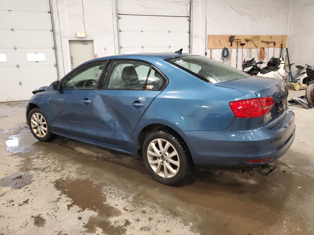 2015 Volkswagen Jetta - Image 2