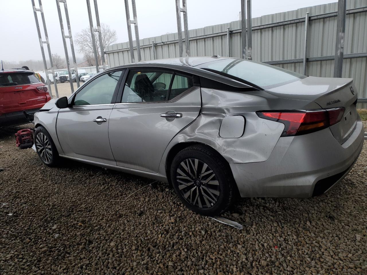2024 Nissan Altima - Image 2