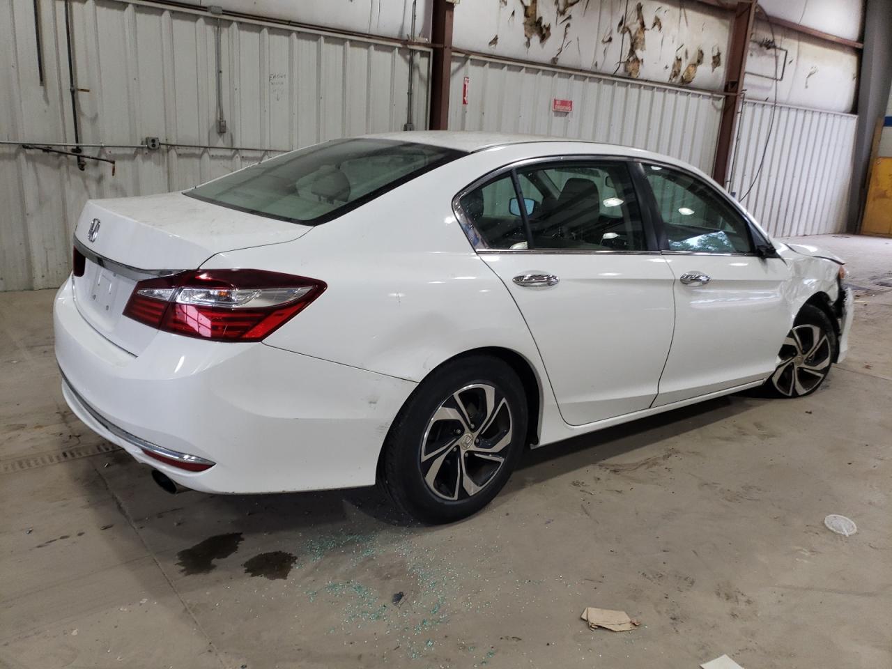 VIN 1HGCR2F38HA165012 2017 HONDA ACCORD no.3