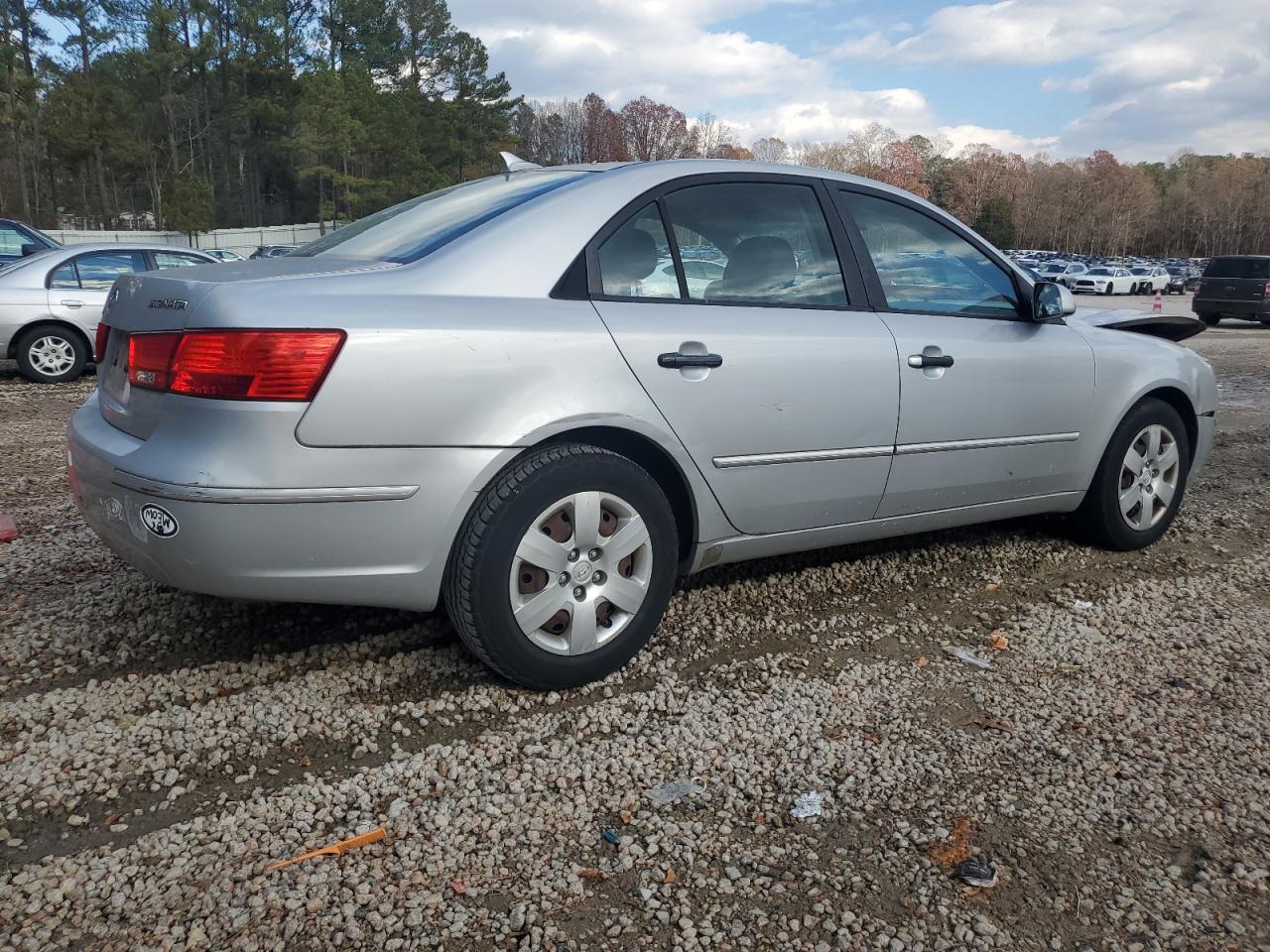 2010 Hyundai Sonata - Image 3