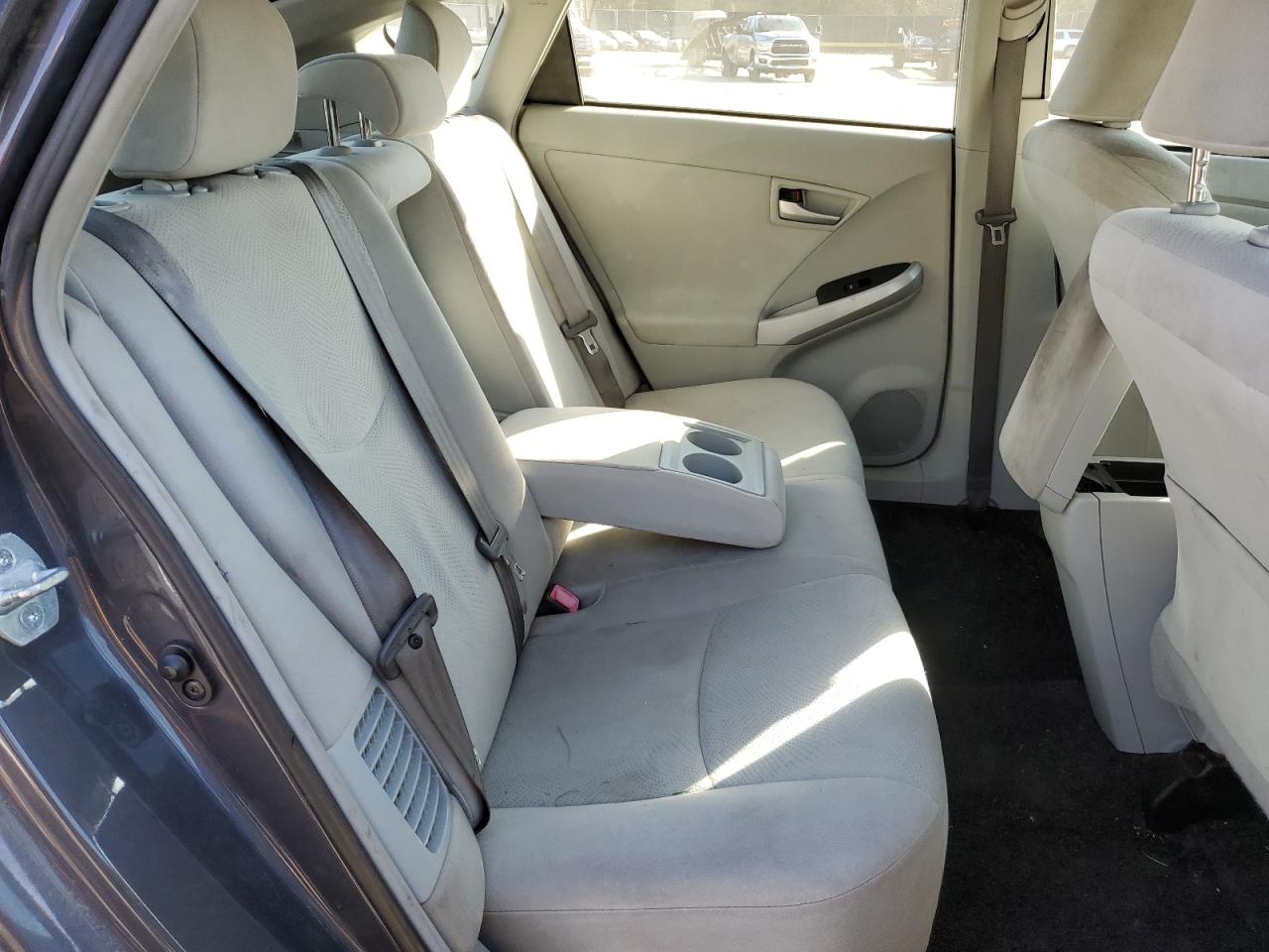 2014 Toyota Prius - Image 10