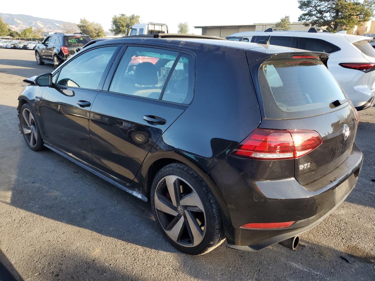 VIN 3VW447AU9JM250784 2018 VOLKSWAGEN GTI no.2