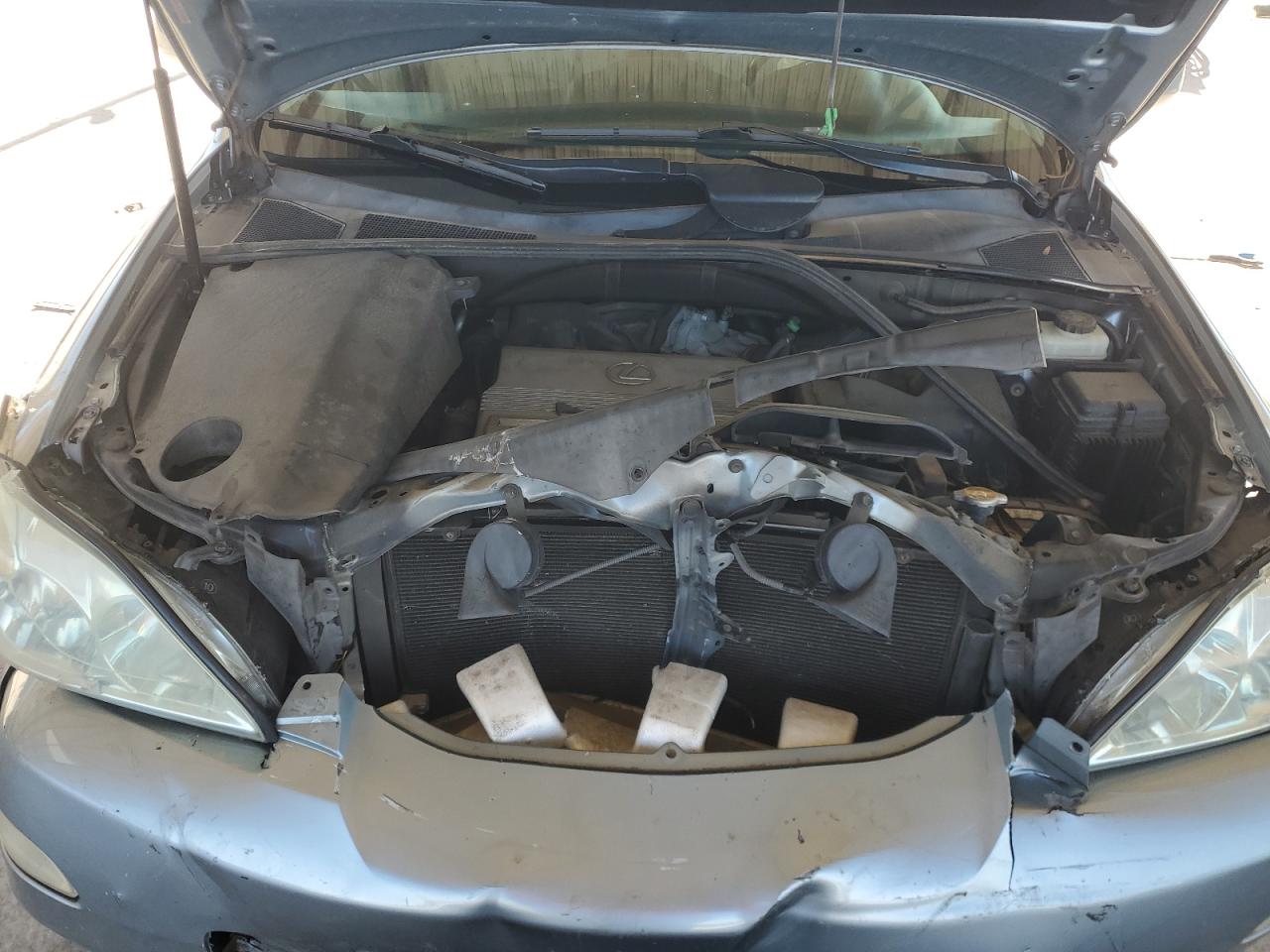 2004 Lexus RX - Image 13