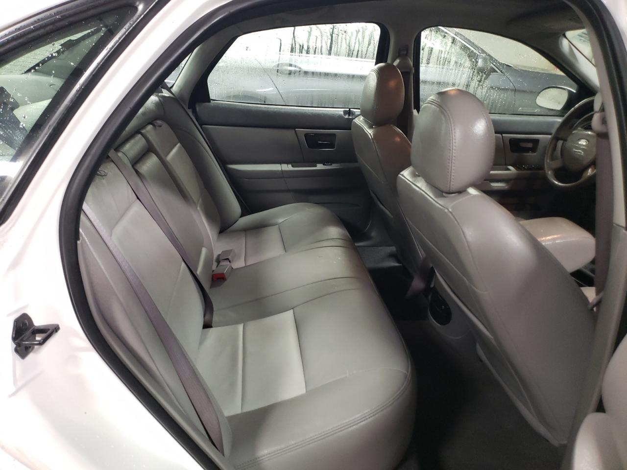 2005 Ford Taurus - Image 10